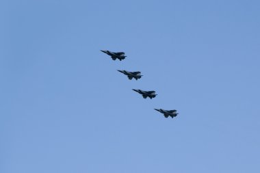 Moskova - 5 Mayıs 2015: savaş uçaklarının yerine getirmek akrobasi için hazır