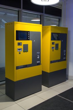 alışveriş merkezinde park makine