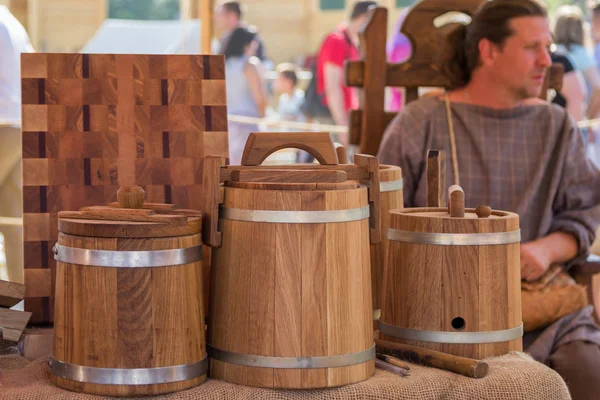 Vendor selling wooden barrels — Stock Photo, Image