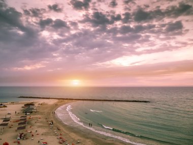 Netanya, Akdeniz kumsalda