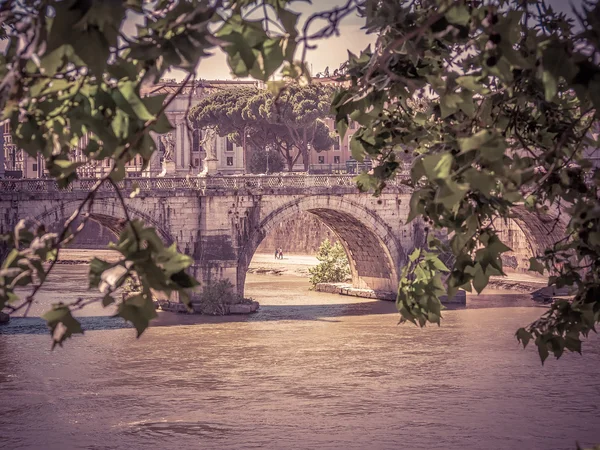 Vista da Ponte dos Anjos (Ponte Sant 'Angelo) em Roma, Itália — Fotografia de Stock