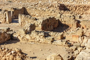 Kıbrıs Rum Kesimi 'nin Paphos Arkeoloji Parkı' nda termalı veya banyolu Orpheus Evi. Kato bölgesindeki Antik Yunan harabelerinin panoraması. Burası Paphos 'un dönüm noktası. Geçmiş kavramı.