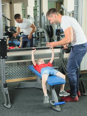 adam ve oğlu jimnastik salonu