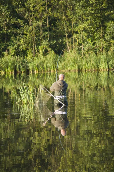 Pescar por la mañana —  Fotos de Stock