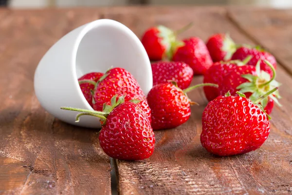 Fresh sweet strawberry on wooden background — Stock Photo, Image