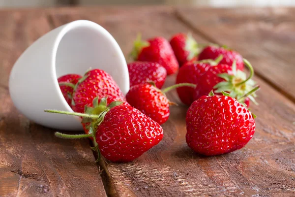 Fresh sweet strawberry on wooden background — Stock Photo, Image