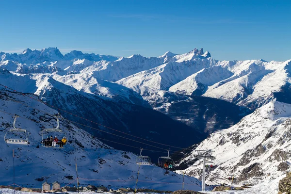 Vista de las montañas nevadas — Foto de Stock