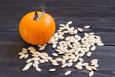 Olgun kabak tohumu ile