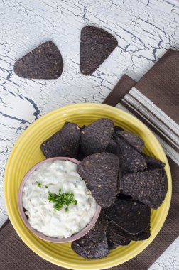 Mavi Mısır tortilla cips ranch ile