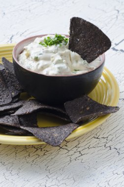 Mavi Mısır tortilla cips ranch ile