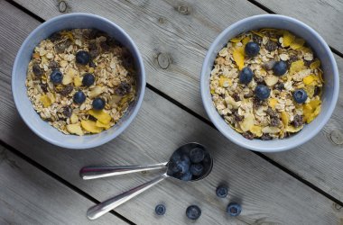 Granola taze çilek ile