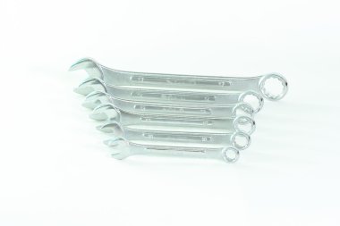 Beyaz arkaplanda düğme