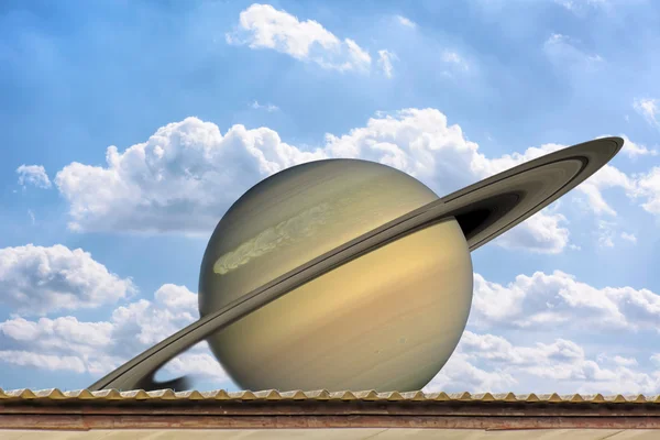 土星在蔚蓝的天空 — 图库照片