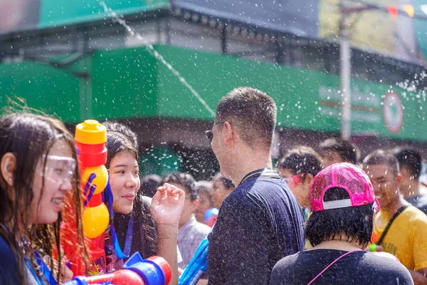 Apr 2019 사람들의 행동은 광장에서의 태국어 기념행사나 행사에 — 스톡 사진
