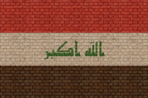 Eski Tuğla Duvar Arka Planında Irak Bayrağı — Stok fotoğraf