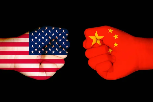 Прапори Сша Китаю Кулаці Руки Ізольовані Чорному Тлі China Торгової — стокове фото