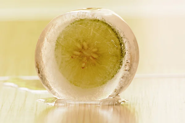 The lime in ice its was frozen — Stock Photo, Image