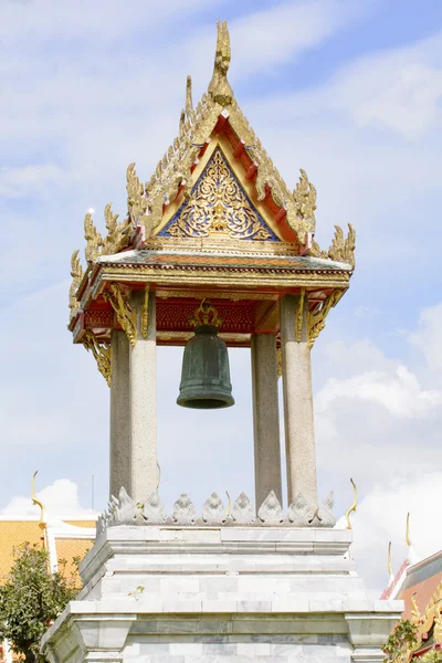 Campanario en el templo de mármol o Wat Benchamabophit Dusitvanaram en Bangkok, Tailandia — Foto de Stock