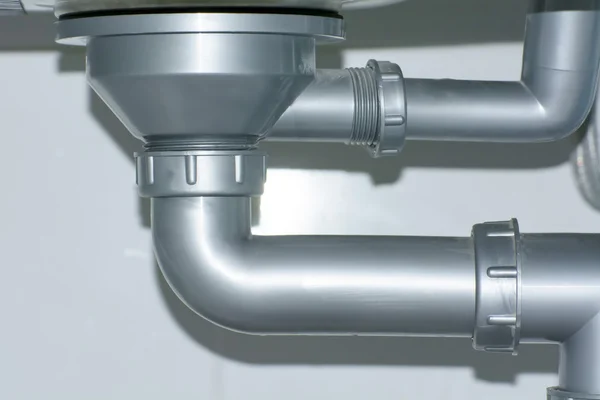 Lavabonun altında su borusu