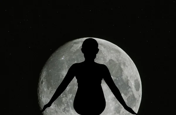 Abstrakte Frauen bei Vollmond — Stockfoto