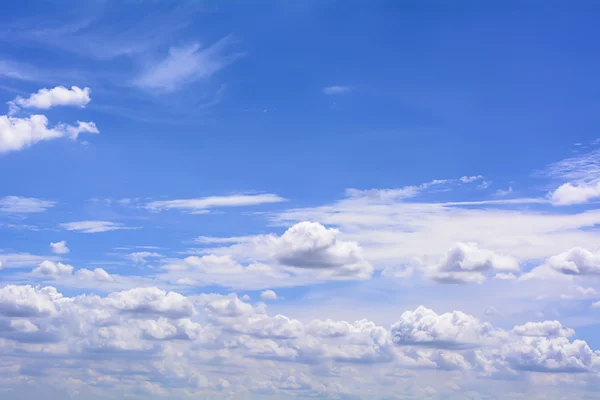 Cielo nuvoloso blu . — Foto Stock