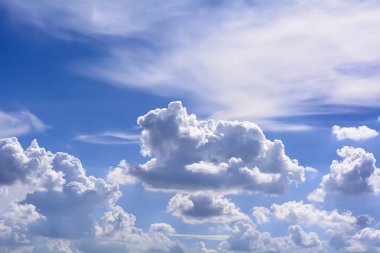 bulutlu gökyüzü mavi.