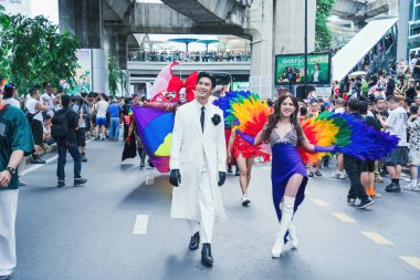 Bangkok, Tayland - 1 Haziran 2025 Bangkok Onur Festivali 2025, İnsanların kısa eylem ve atmosferi etkinliğe katılıyor. Cinsiyet farklılığı, yaş, ırk ya da din ayrımı yok.