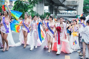 Bangkok, Tayland - 1 Haziran 2025 Bangkok Onur Festivali 2025, İnsanların kısa eylem ve atmosferi etkinliğe katılıyor. Cinsiyet farklılığı, yaş, ırk ya da din ayrımı yok.
