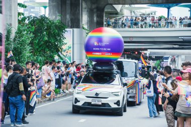 Bangkok, Tayland - 1 Haziran 2025 Bangkok Onur Festivali 2025, İnsanların kısa eylem ve atmosferi etkinliğe katılıyor. Cinsiyet farklılığı, yaş, ırk ya da din ayrımı yok.