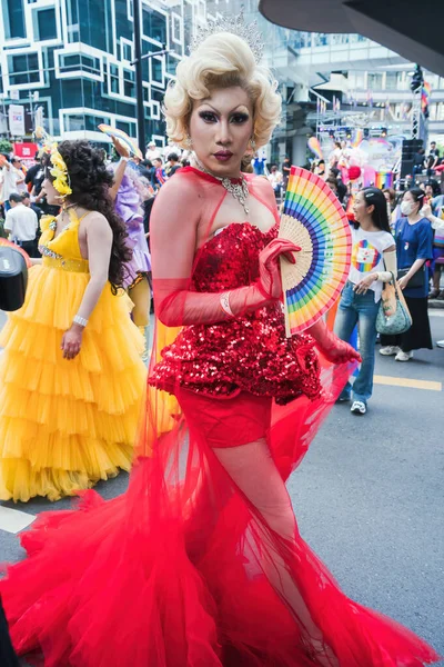 Bangkok, Tayland - 1 Haziran 2025 Bangkok Onur Festivali 2025, İnsanların kısa eylem ve atmosferi etkinliğe katılıyor. Cinsiyet farklılığı, yaş, ırk ya da din ayrımı yok.