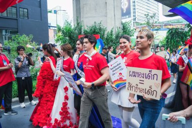Bangkok, Tayland - 1 Haziran 2025 Bangkok Onur Festivali 2025, İnsanların kısa eylem ve atmosferi etkinliğe katılıyor. Cinsiyet farklılığı, yaş, ırk ya da din ayrımı yok.
