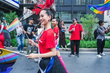 Bangkok, Tayland - 1 Haziran 2025 Bangkok Onur Festivali 2025, İnsanların kısa eylem ve atmosferi etkinliğe katılıyor. Cinsiyet farklılığı, yaş, ırk ya da din ayrımı yok.