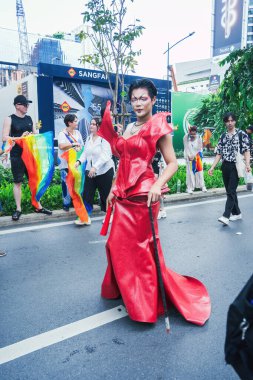Bangkok, Tayland - 1 Haziran 2025 Bangkok Onur Festivali 2025, İnsanların kısa eylem ve atmosferi etkinliğe katılıyor. Cinsiyet farklılığı, yaş, ırk ya da din ayrımı yok.