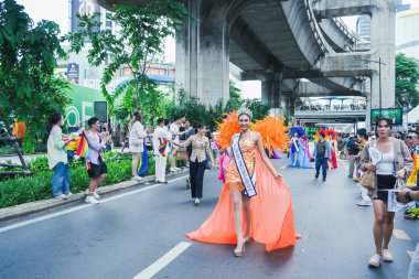 Bangkok, Tayland - 1 Haziran 2025 Bangkok Onur Festivali 2025, İnsanların kısa eylem ve atmosferi etkinliğe katılıyor. Cinsiyet farklılığı, yaş, ırk ya da din ayrımı yok.