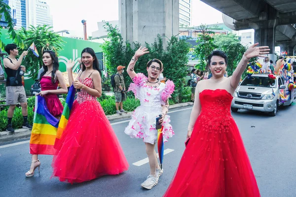 Bangkok, Tayland - 1 Haziran 2025 Bangkok Onur Festivali 2025, İnsanların kısa eylem ve atmosferi etkinliğe katılıyor. Cinsiyet farklılığı, yaş, ırk ya da din ayrımı yok.