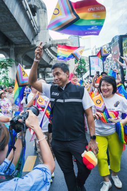 Bangkok, Tayland - 1 Haziran 2025 Bangkok Onur Festivali 2025, İnsanların kısa eylem ve atmosferi etkinliğe katılıyor. Cinsiyet farklılığı, yaş, ırk ya da din ayrımı yok.