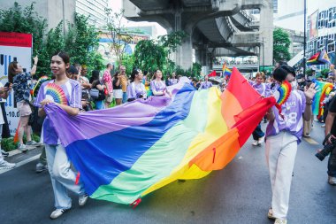 Bangkok, Tayland - 1 Haziran 2025 Bangkok Onur Festivali 2025, İnsanların kısa eylem ve atmosferi etkinliğe katılıyor. Cinsiyet farklılığı, yaş, ırk ya da din ayrımı yok.