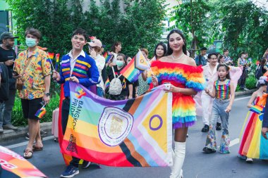 Bangkok, Tayland - 1 Haziran 2025 Bangkok Onur Festivali 2025, İnsanların kısa eylem ve atmosferi etkinliğe katılıyor. Cinsiyet farklılığı, yaş, ırk ya da din ayrımı yok.