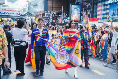 Bangkok, Tayland - 1 Haziran 2025 Bangkok Onur Festivali 2025, İnsanların kısa eylem ve atmosferi etkinliğe katılıyor. Cinsiyet farklılığı, yaş, ırk ya da din ayrımı yok.