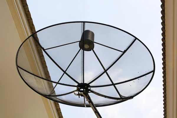 Une antenne parabolique — Photo