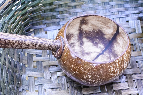 ココナッツの木の手作りの道具 — ストック写真