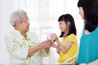 Asya üç kuşak aile