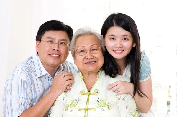 Asian senior woman and daughter — Stock Photo, Image