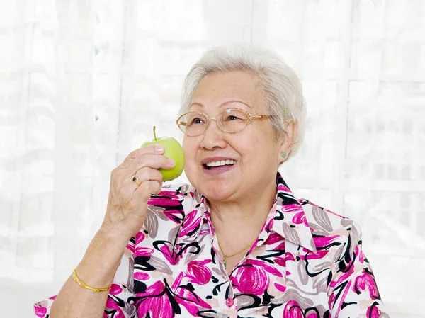 Asyalı kadın kıdemli