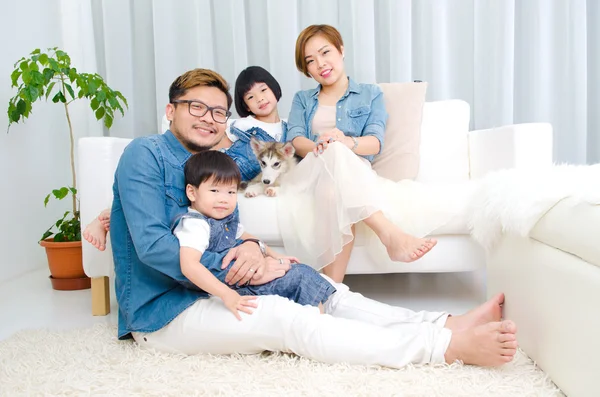 美しいアジアの家族 — ストック写真