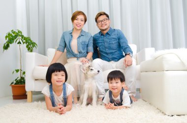 güzel Asyalı ailesi