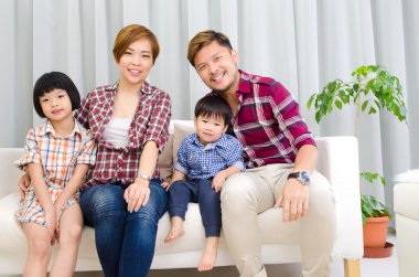 güzel Asyalı ailesi