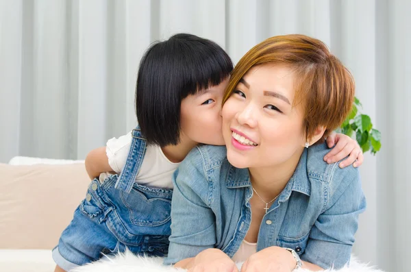 Asiatische Mutter und Tochter — Stockfoto