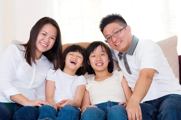 Portrait de famille asiatique — Photo