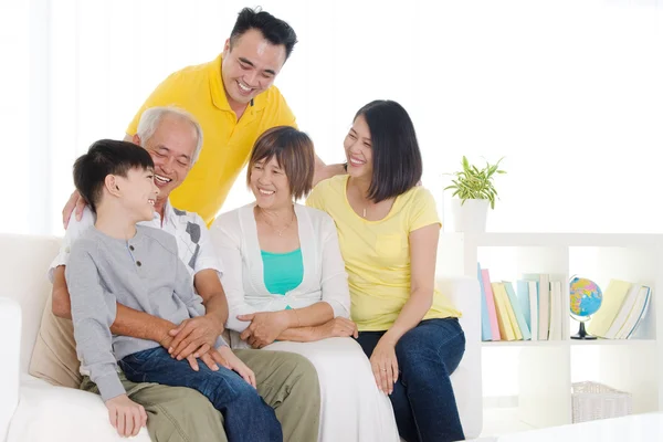 Asiático três gerações família — Fotografia de Stock